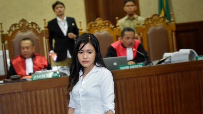 Jessica Kumala Wongso di depan majelis hakim