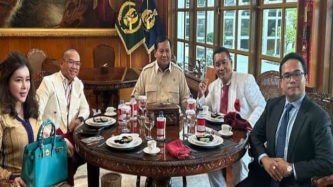 Pengacara Hotman Paris kunjungi Menhan Prabowo Subianto di kantor Kemenhan.